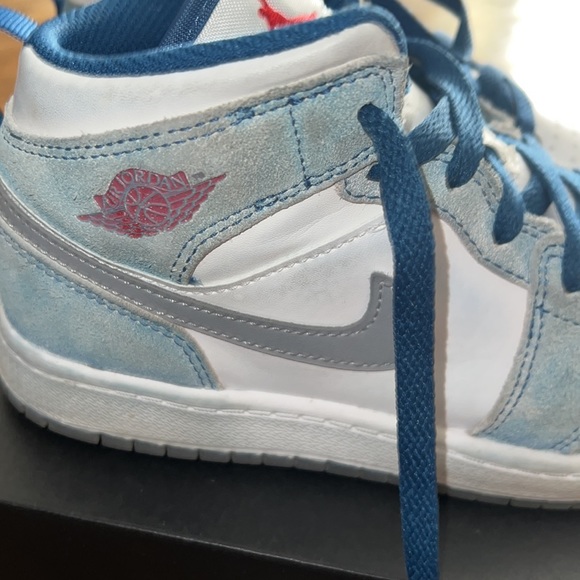 Jordan sneakers - worn a few times. Jordan 1 MID SE (PS) - Picture 3 of 10